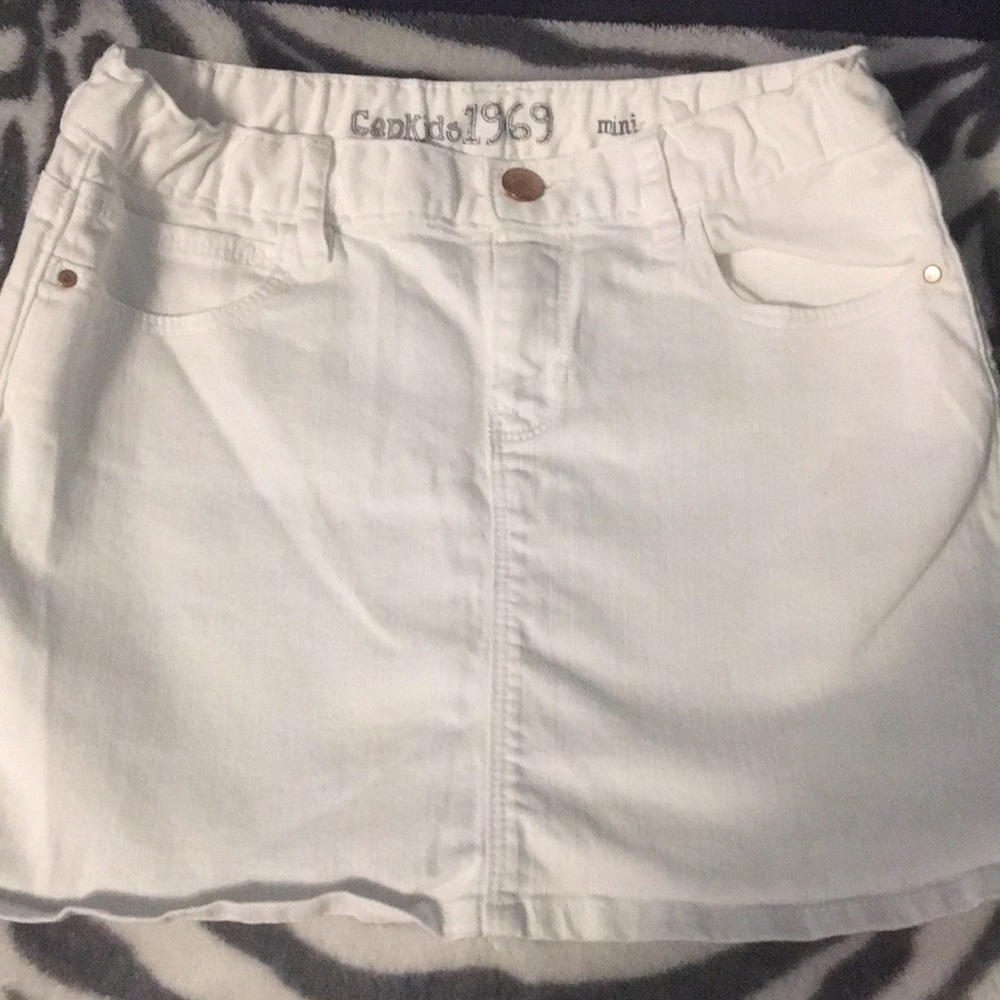 White Gap kids skirt